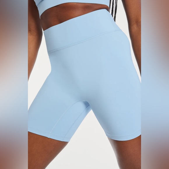 NWT Bandier Center Stage 6in Biker Short - Chambray Blue - Picture 2 of 3